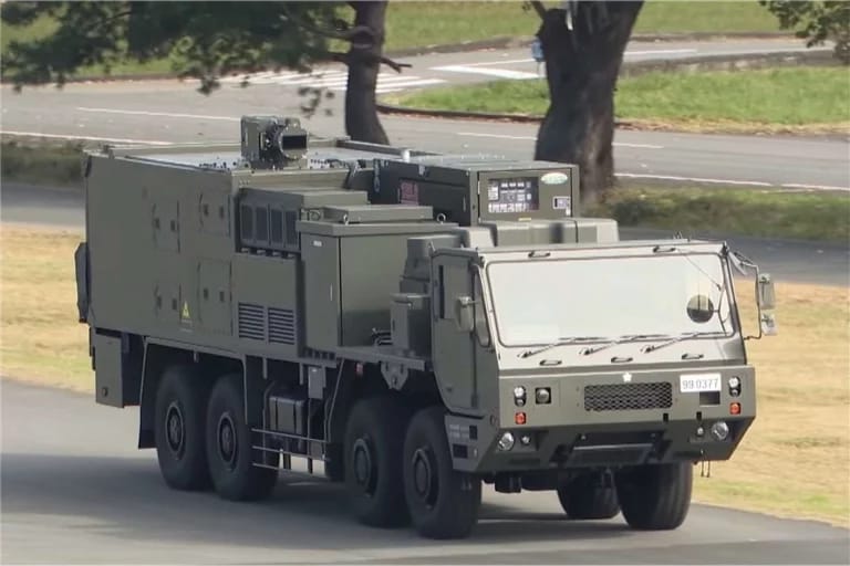 senjata laser militer