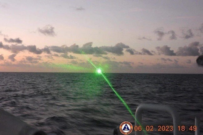 senjata laser militer